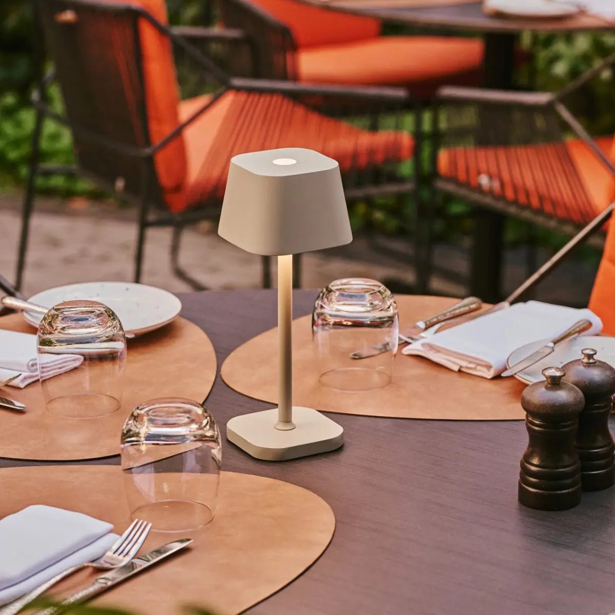 Ava Shadow Gray - Oplaadbare tafellamp | Stijlvol, draadloos en dimbaar