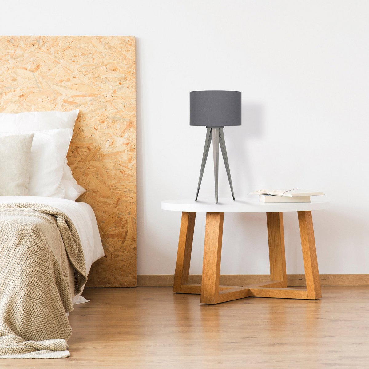 Liv · Driepoot vloerlamp