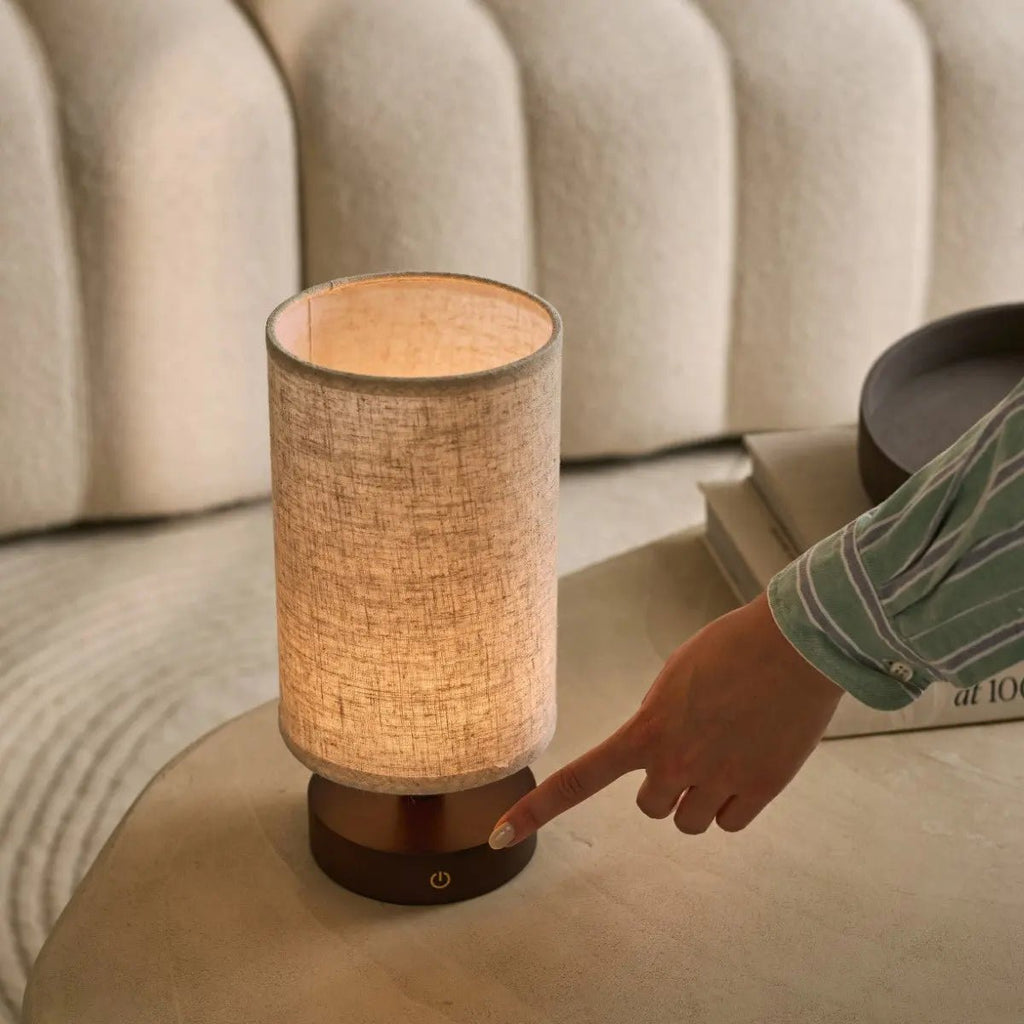Ben donkerbruine houten tafellamp-oplaadbaar, dimbaar, USB-C aangedreven