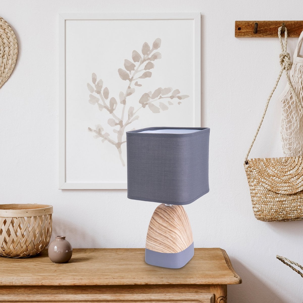 Liv · Houten tafellamp met linnen kap — grijs