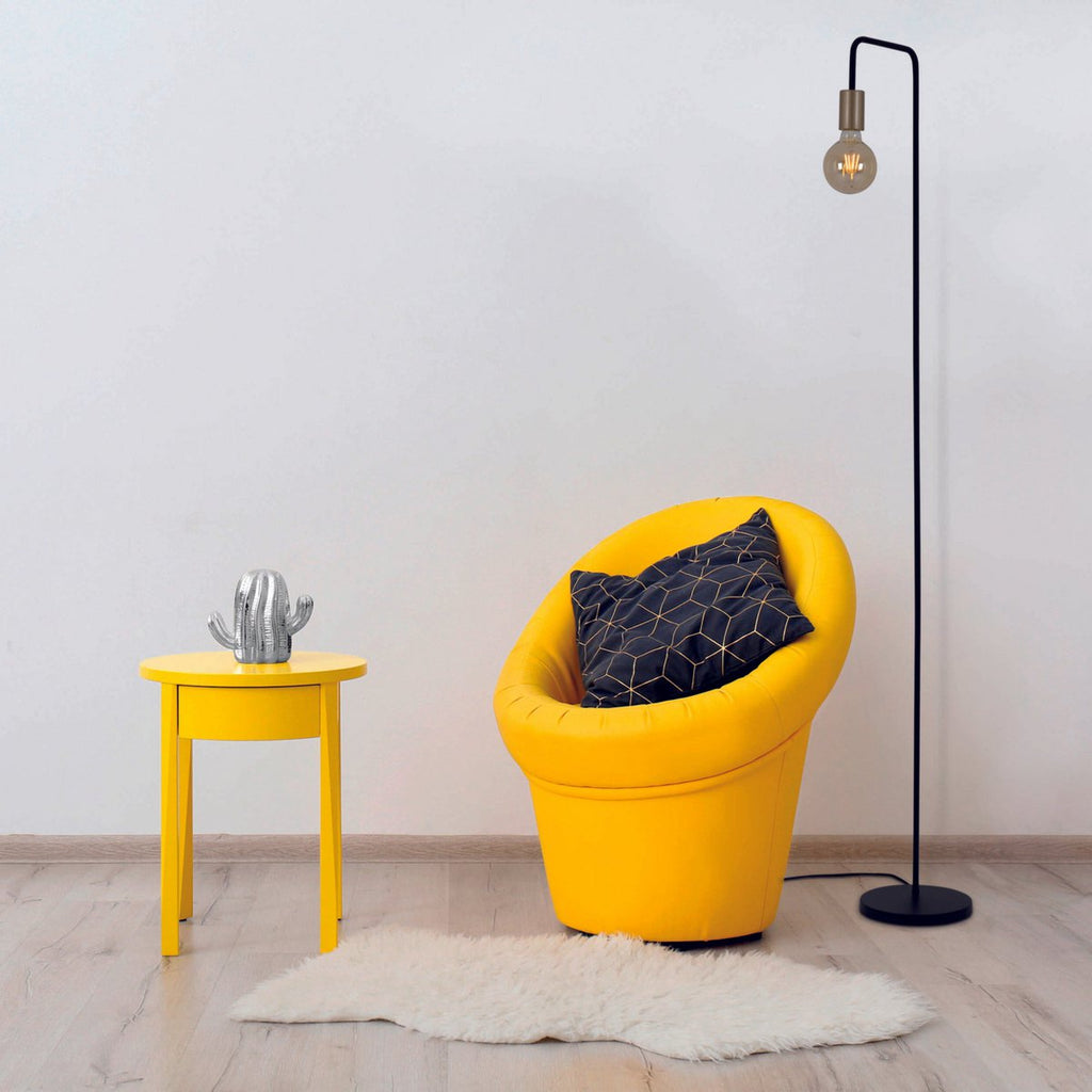 Liv · Houten vloerlamp — zwart
