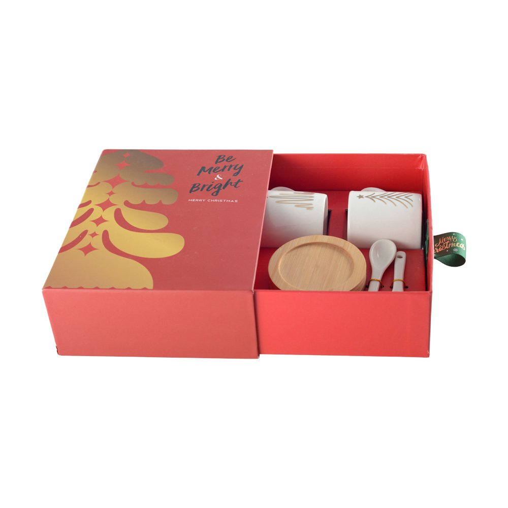 FIR -bekers met houten lepels en schotels - veel 2