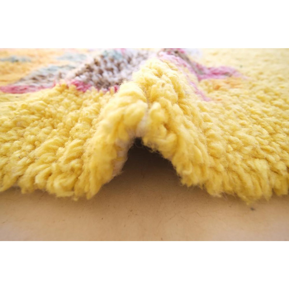 Berber tapijt in abstracte wol 164 x 245 cm