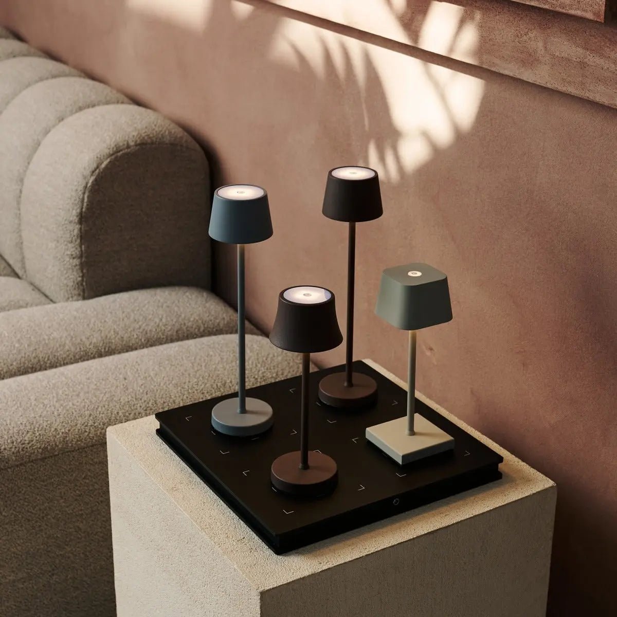 De Pijp Mini koper oplaadbare tafellamp - Draadloos opladen, dimbare lamp en 3 lichte kleuren