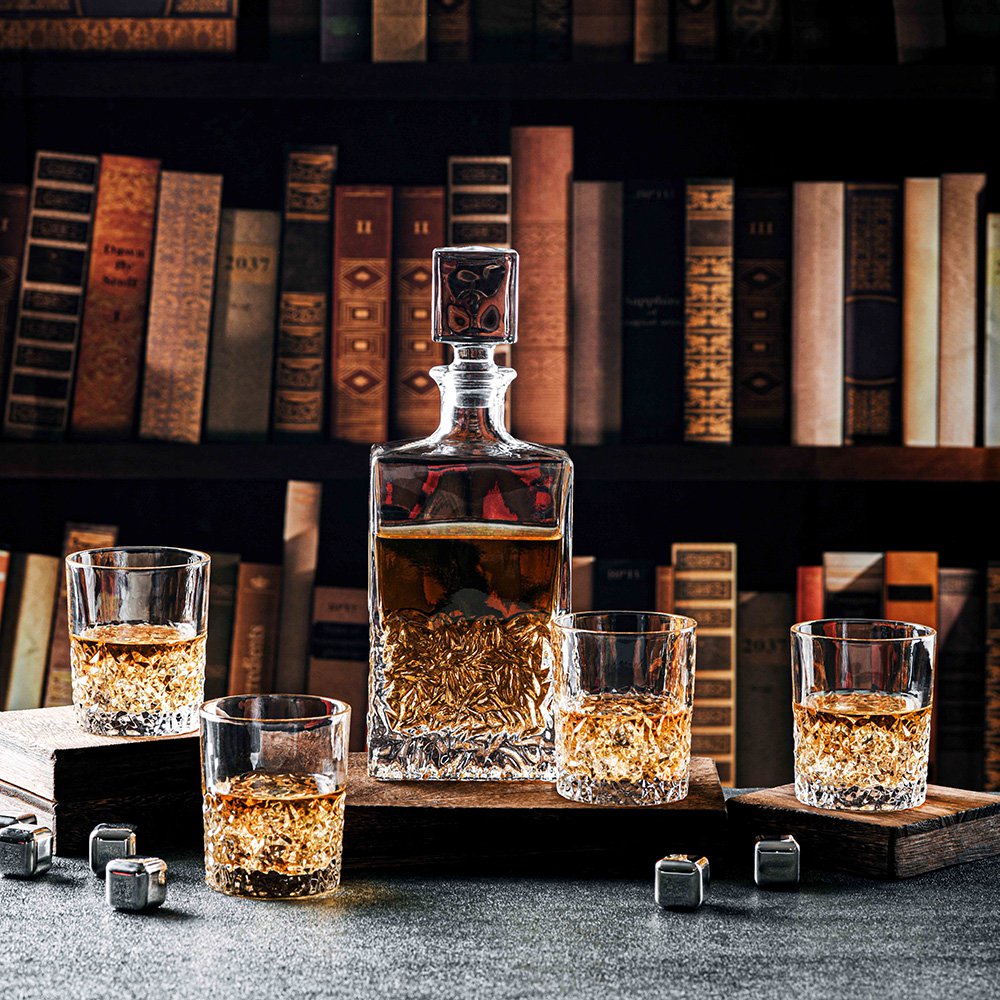 Gehakte glazen whisky set met karaf 850 ml en 4 glazen 280 ml