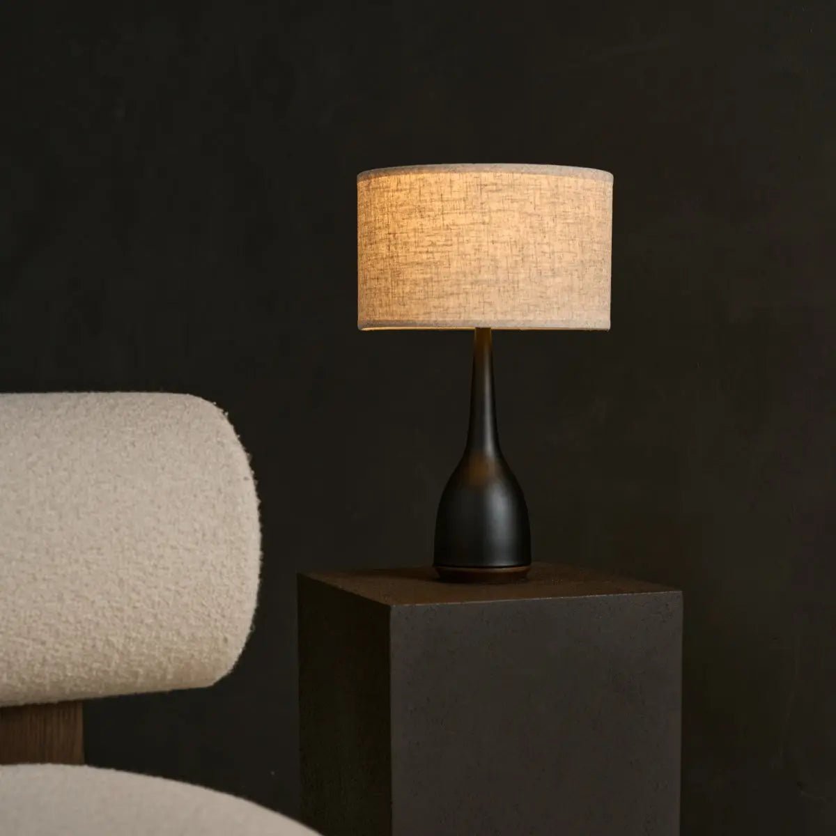Jacob zwarte lamp met beige kap – elegante en warme verlichting