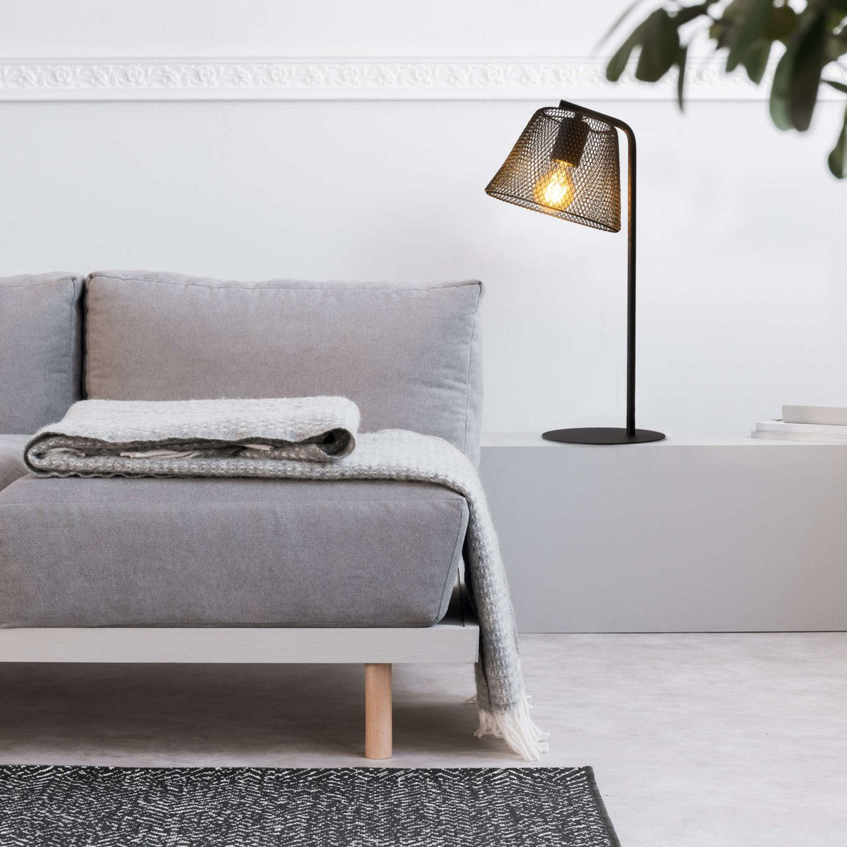 Liv · Metalen tafellamp — zwart