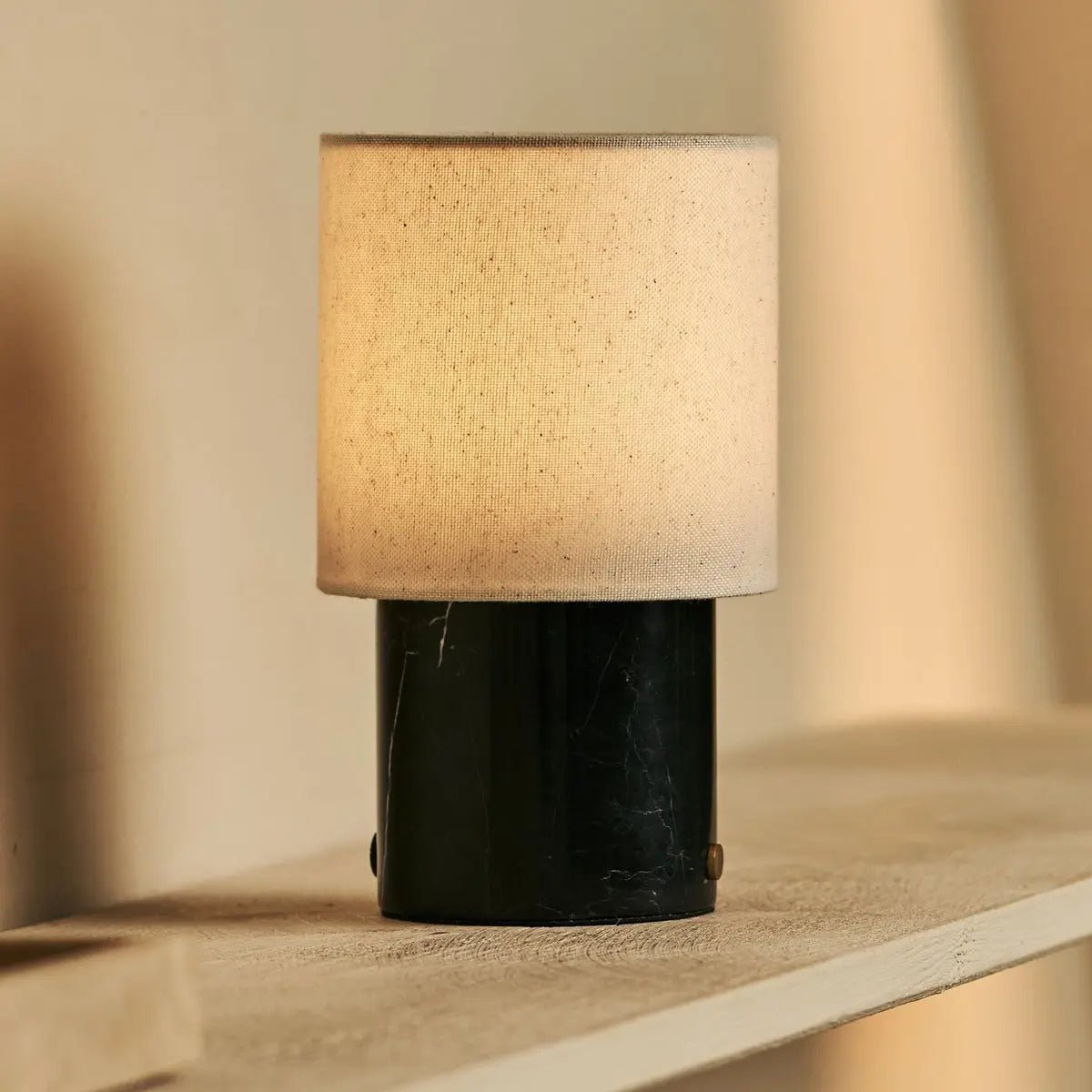 Dou Black / Nero Marquina - Marmeren oplaadbare tafellamp - draadloos, 3 lichte modi en met linnen verwisselbare lampenkap