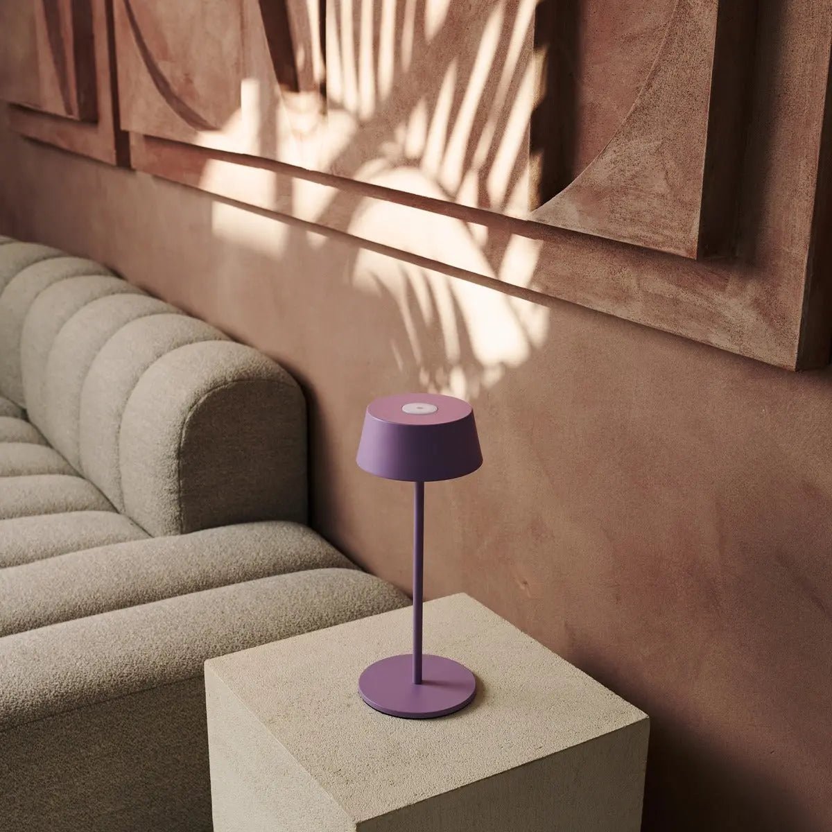 Hugo Violet Lila Oplaadbare tafellamp - Stijlvol, dimbare lamp & draadloos