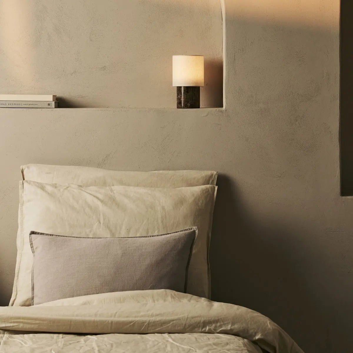 Dou Brown / Emperador Donker - Marble oplaadbare tafellamp - Draadloos, 3 lichte modi en met linnen verwisselbare lampenkap