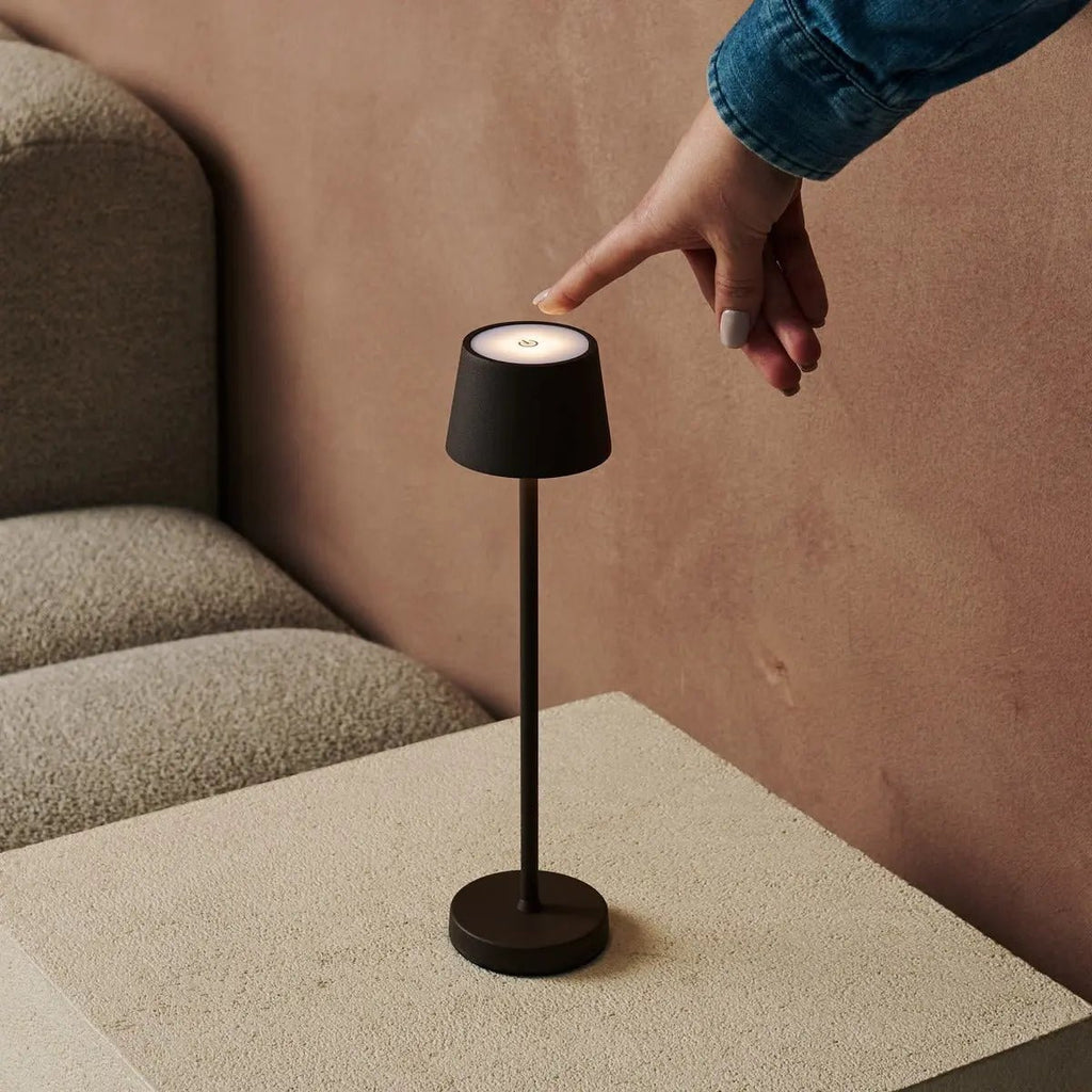 Vondel Mocha Brown oplaadbare en draadloze lamp perfect voor horeca -industrie - draadloos oplaadbaar via laadstation