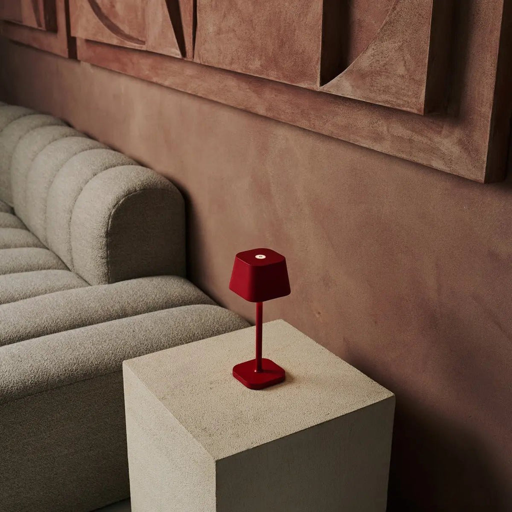 Ava Berry Red oplaadbare tafellamp | Stijlvol, draadloos lamp en dimbaar