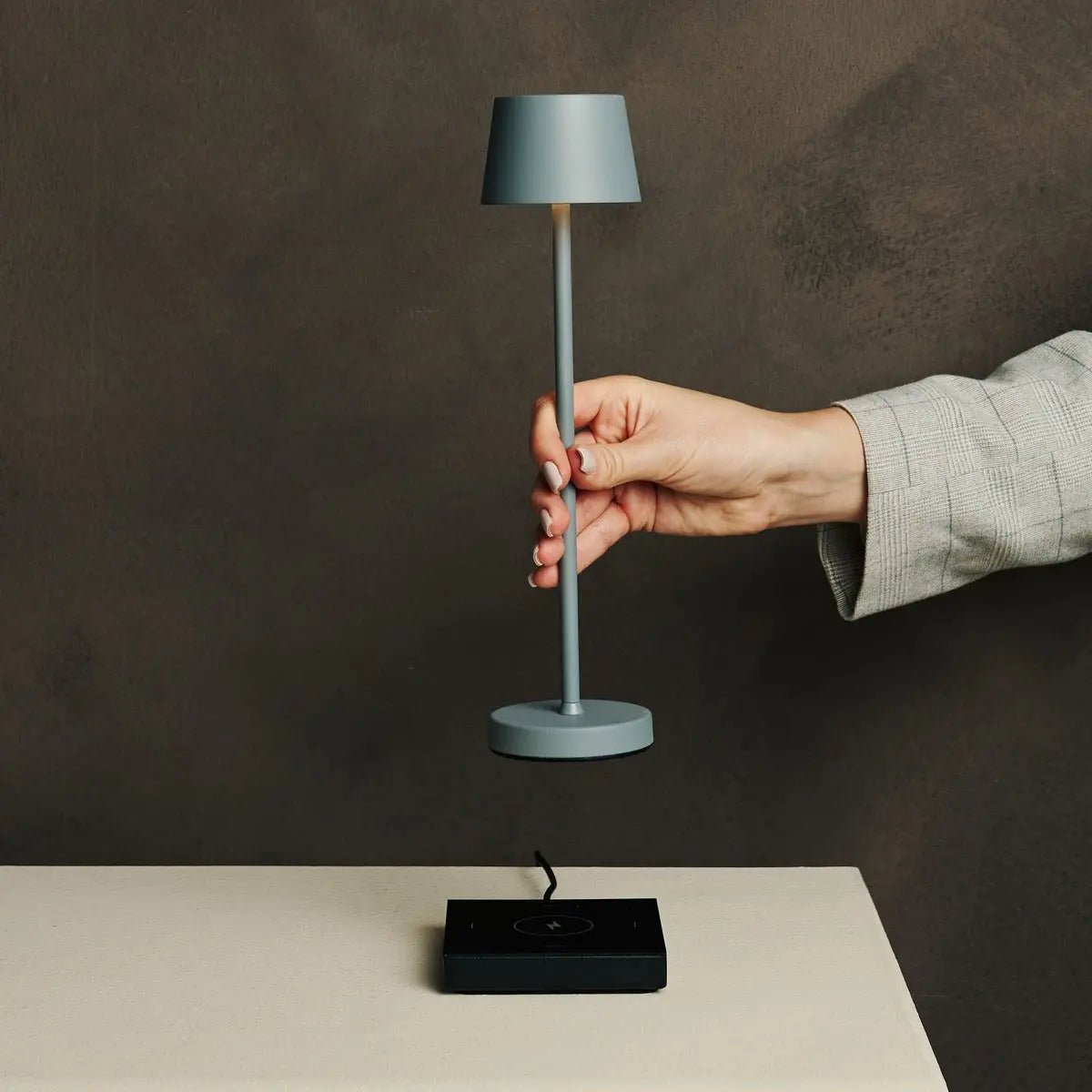 Vondel Mini Mouse Grijs Oplaadbare en draadloze lamp Perfect voor de horeca -industrie - draadloos oplaadbaar via laadstation