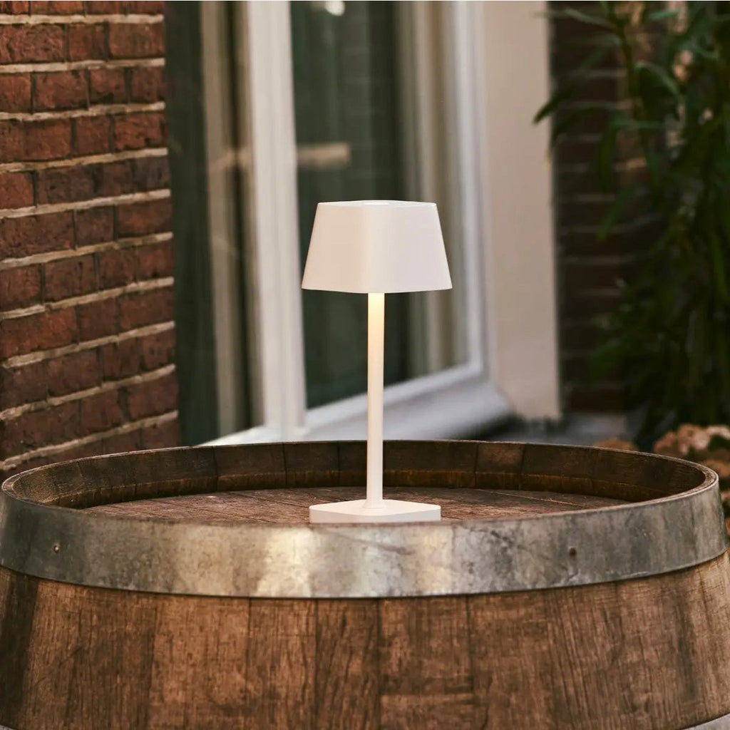 Ava witte oplaadbare tafellamp – stijlvolle, draadloze en dimbare verlichting