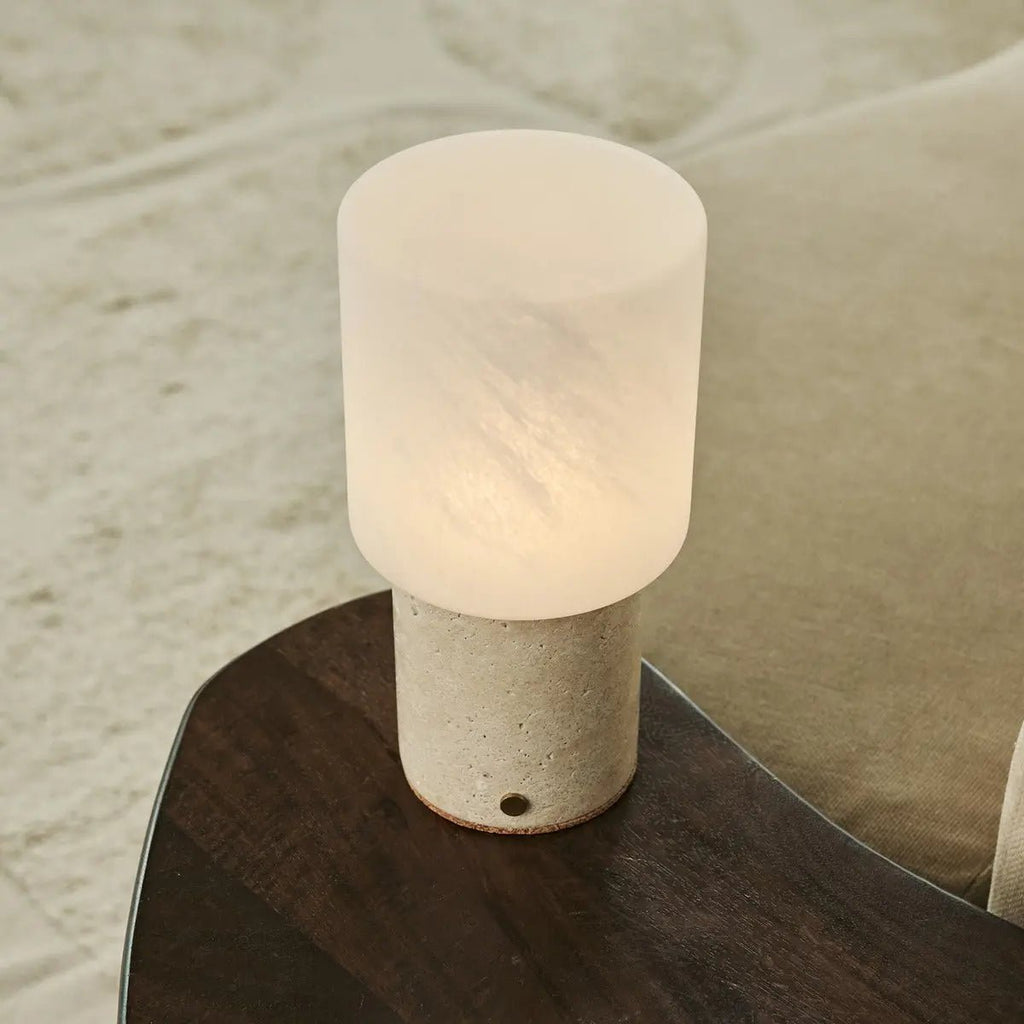 Cuyp Beige / Travertino Classico - Travertine oplaadbare tafellamp - draadloos, USB oplaadbaar en maximaal 100 uur runtime