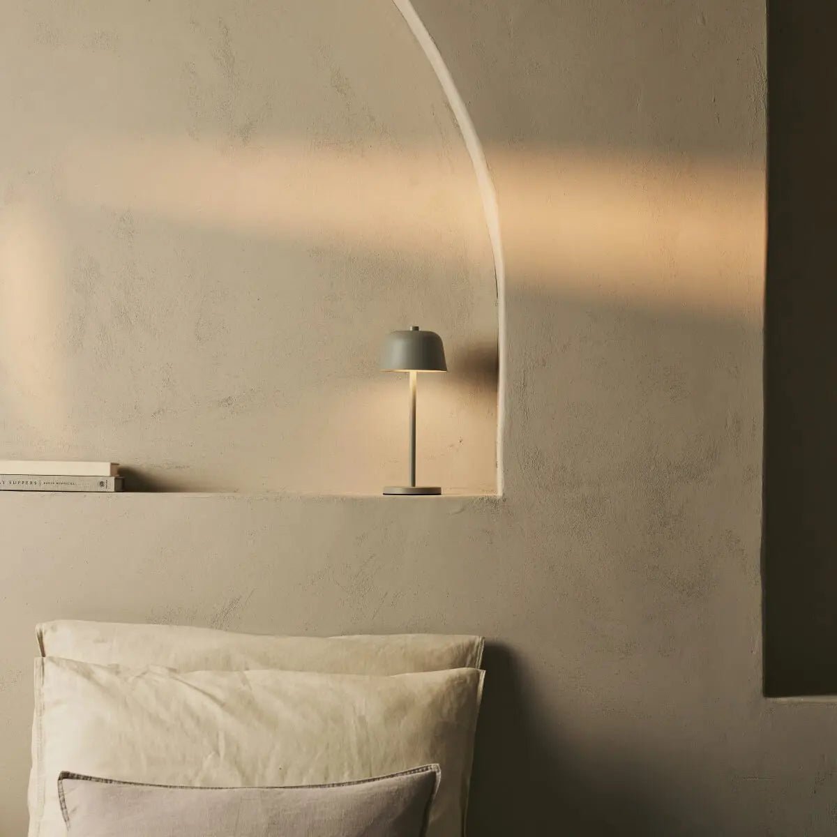 Anton Shadow Gray Oplaadbare tafellamp | Stijlvolle en draadloze verlichting