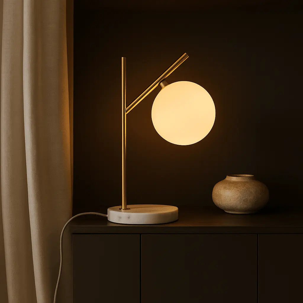 Madison Marmeren Lamp met Matglazen Bol – Elegante Tafellamp