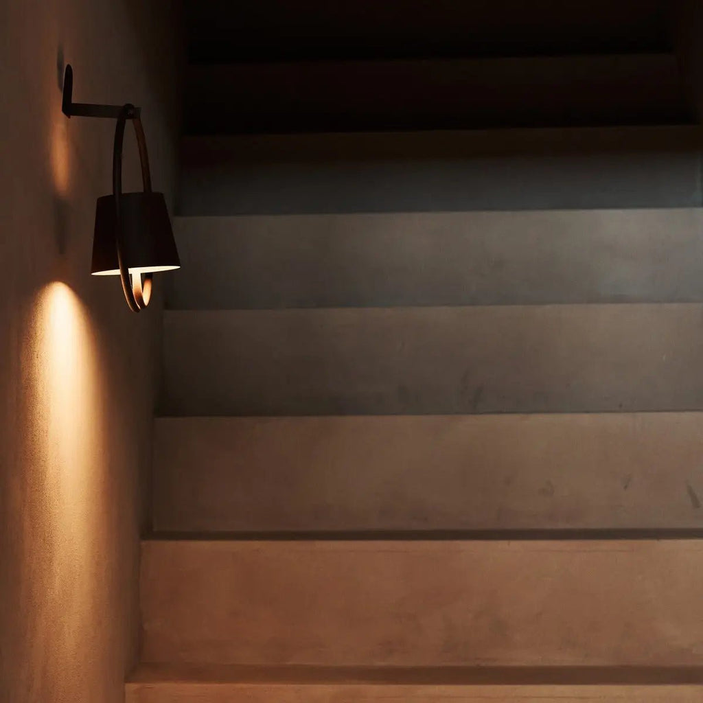 Cielo donkerbruine oplaadbare metalen wandlamp – draadloos, dimbaar en stijlvol