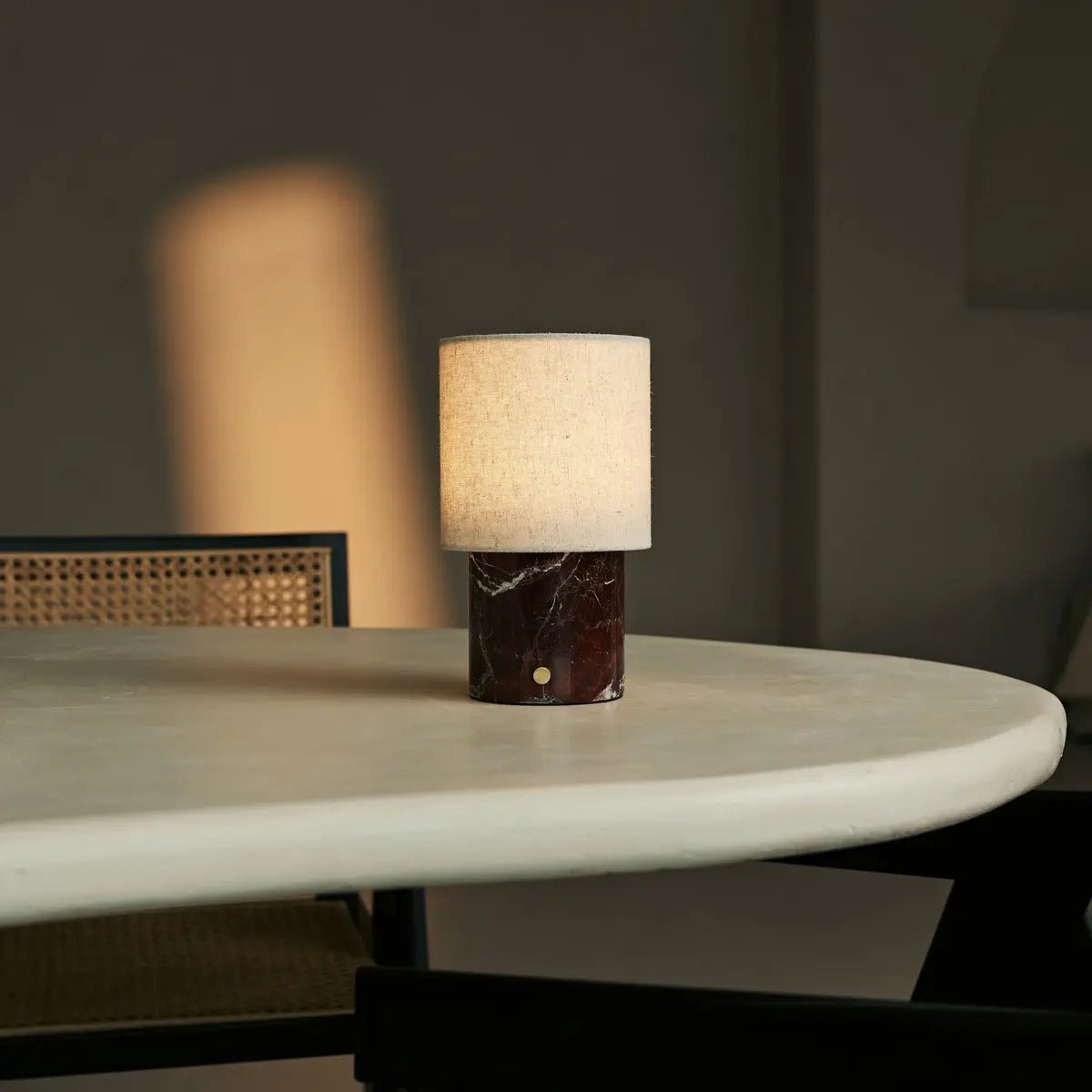 Onoda rood / rosso levanto - marmeren oplaadbare tafellamp - met linnen verwisselbare lampenkap en oplaadbaar ontwerp