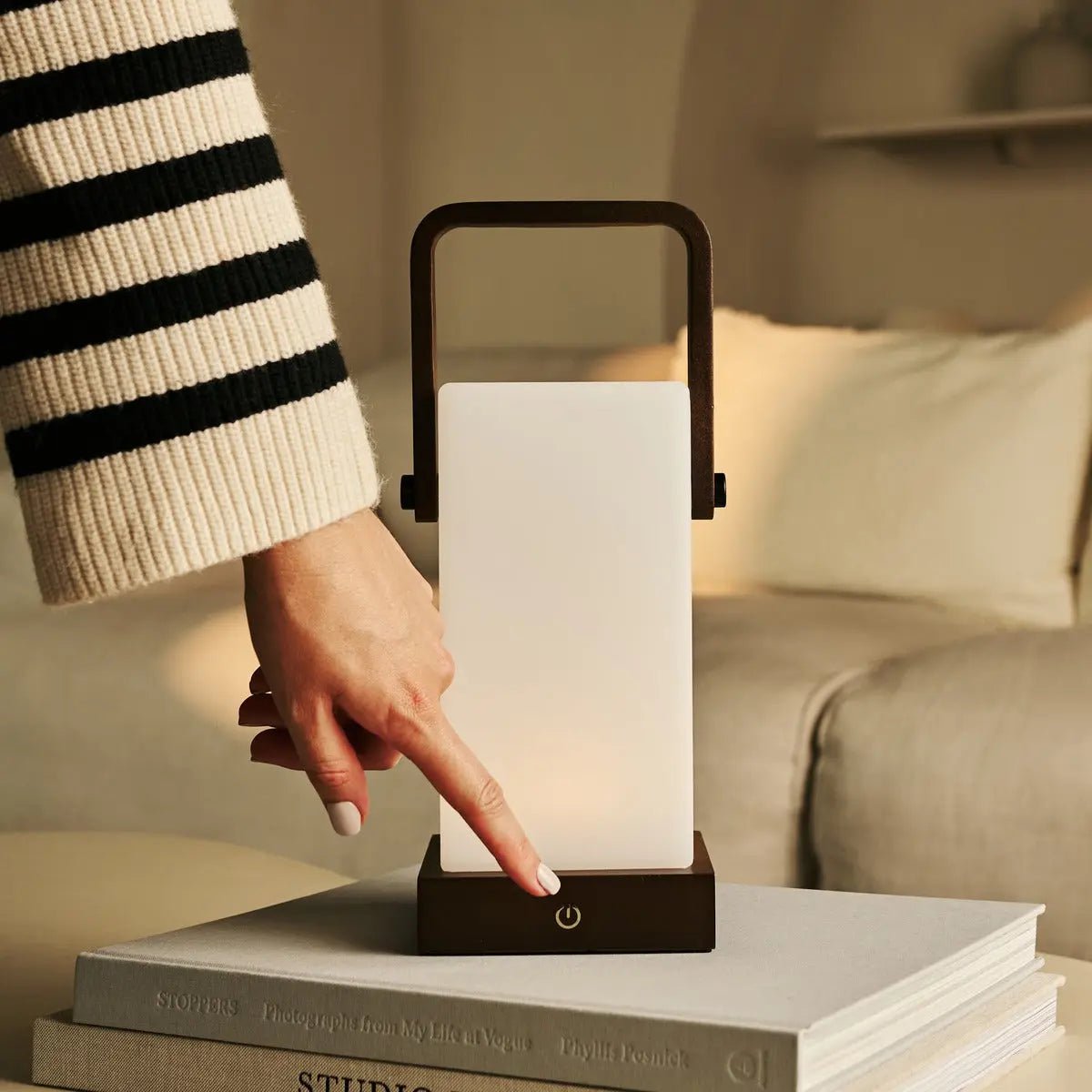 Harper Donkerbruine Houten Lamp – Snoerloze Oplaadbare Tafellamp met Handvat