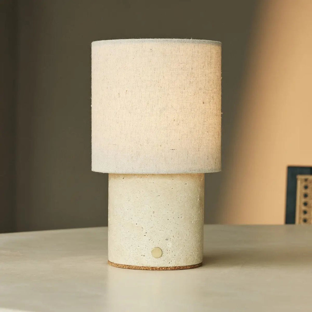 Onoda Beige / Travertino Classico - Travertine oplaadbare tafellamp - met linnen verwisselbare lampenkap en oplaadbaar ontwerp