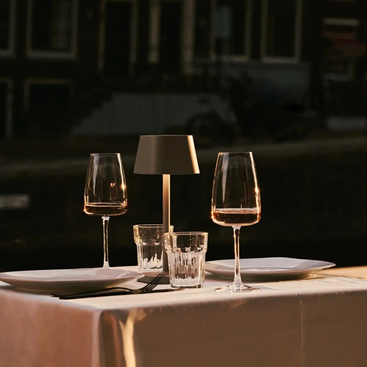 Ava Shadow Gray - Oplaadbare tafellamp | Stijlvol, draadloos en dimbaar