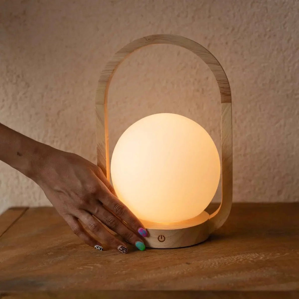 Skye Lichtbruine Houten Snoerloze Lamp | Oplaadbaar en dimbaar ontwerp