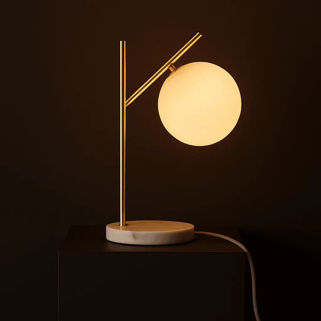 Madison Marmeren Lamp met Matglazen Bol – Elegante Tafellamp