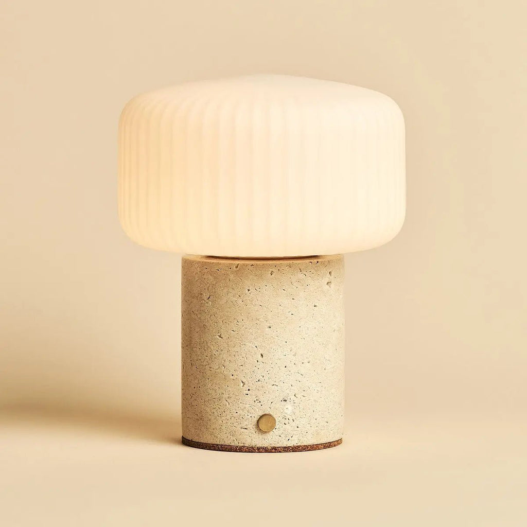 Renoir Beige / Travertino Classico - Travertine oplaadbare tafellamp - draadloos, USB oplaadbaar en tot 100 uur verlichting