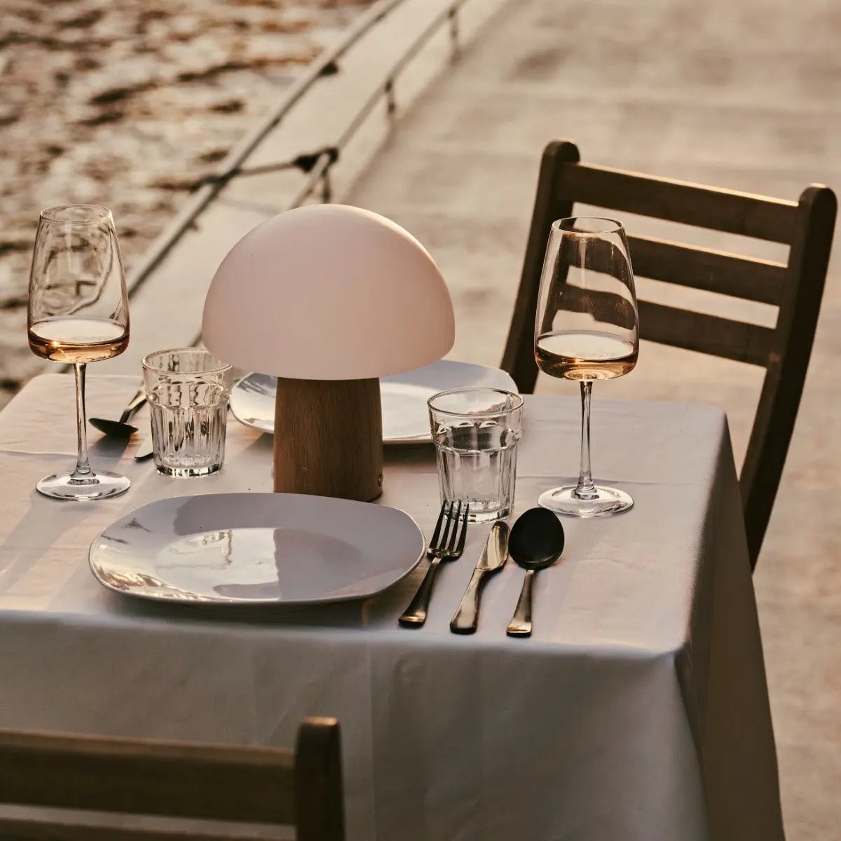 Mia lichtbruin stijlvolle houten tafellamp met dimmer - hout, functioneel en subtiel