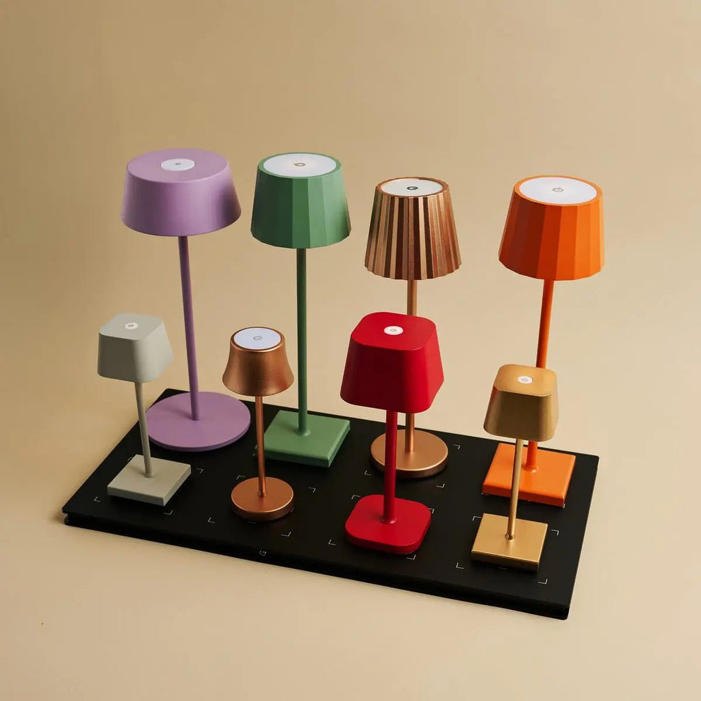 Combi Set Professional-8 X Wouter Koala Brown Oplaadbare tafellampen & 1 x Centraal station Wireless laadstation met Qi-Technology-