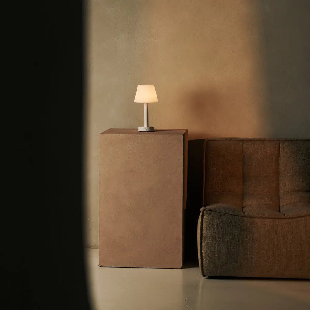 Zoë Witte Houten Oplaadbare Tafellamp | Draadloos, dimbaar, USB-C, batterij met een levensduur van 80 uur