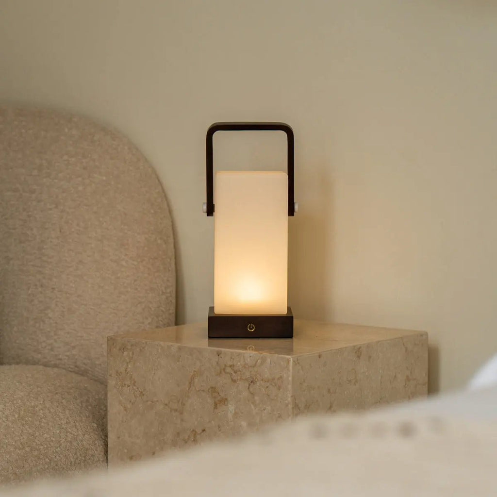 Harper Donkerbruine Houten Lamp – Snoerloze Oplaadbare Tafellamp met Handvat