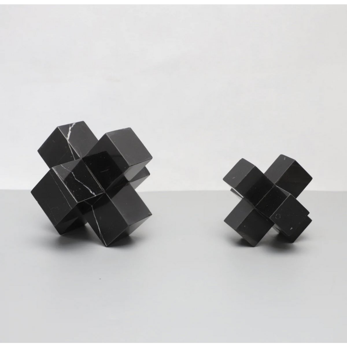 Licht luxe modern eenvoudig marmeren kruis zwart Klein formaat: 9cm*9cm*9cm