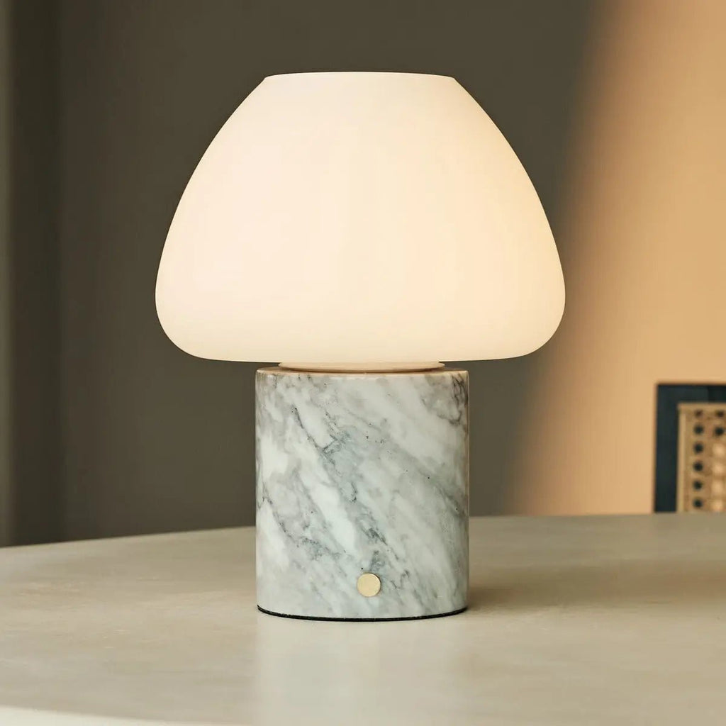 OSTADE WIT / BIANCO STATUARIETTO - Uniek oplaadbare marmeren tafellamp met 3 lichte kleuren en dimfunctie