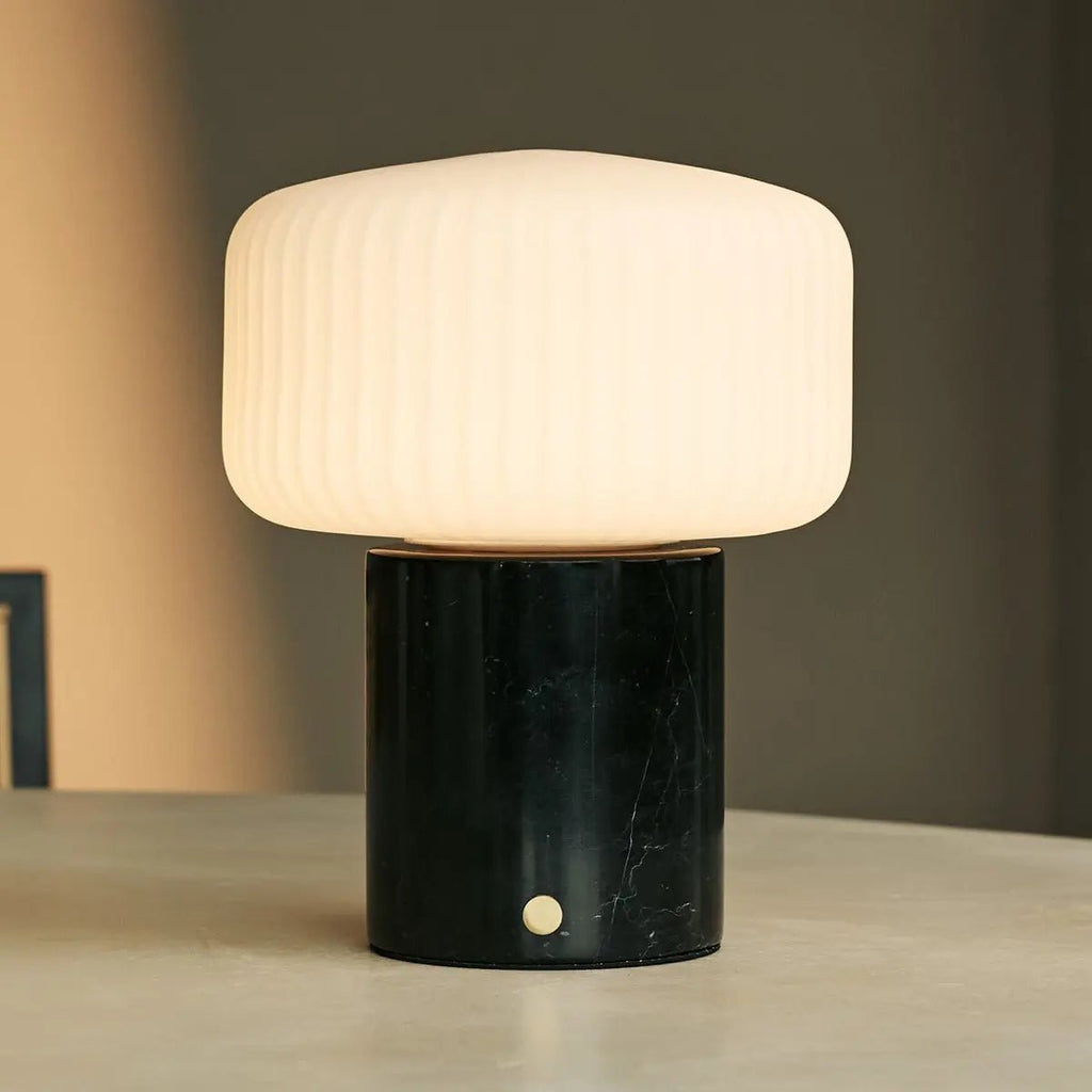 Renoir Black / Nero Marquina - Marmeren oplaadbare tafellamp - draadloos, USB -oplaadbaar en tot 100 uur verlichting