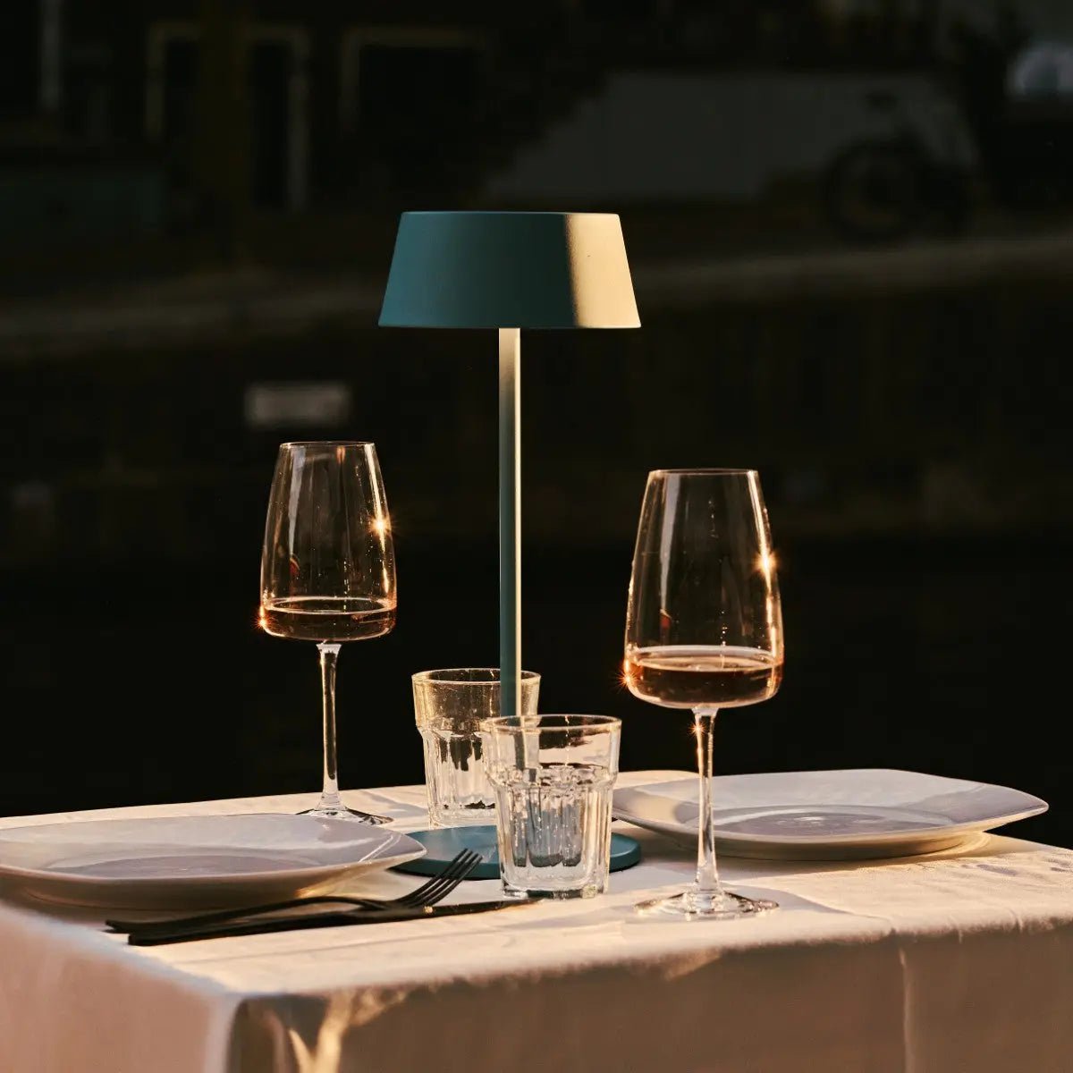 Hugo Amsterdams Blauwe Oplaadbare Ijzeren Tafellamp - Dimbaar, Stijlvol & Snoerloos