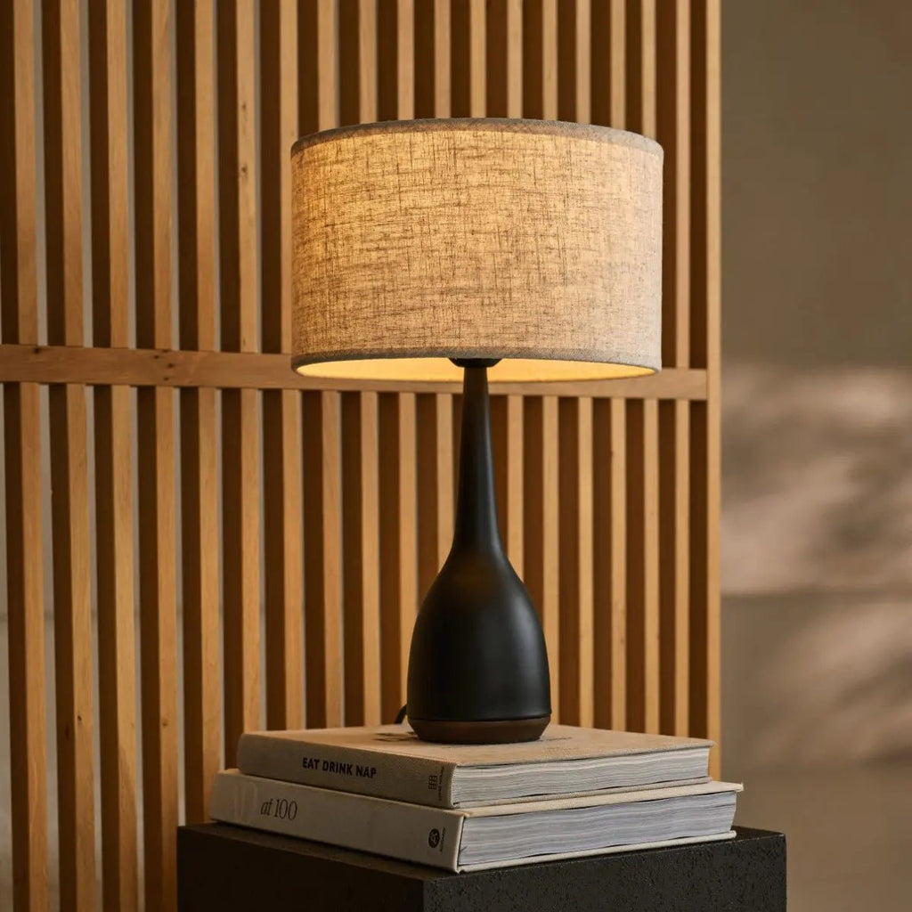 Jacob zwarte lamp met beige kap – elegante en warme verlichting