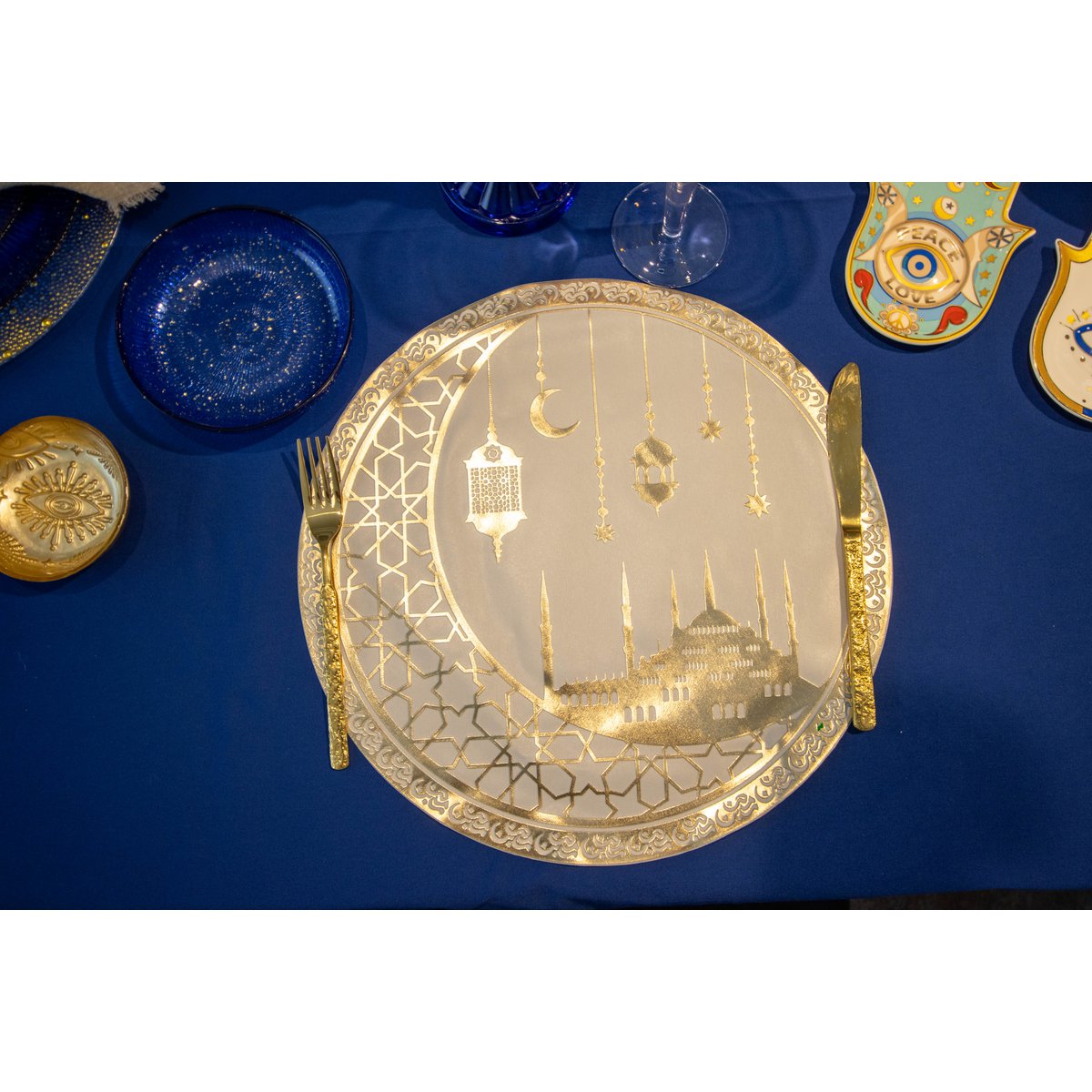 Orient gouden bord hieronder