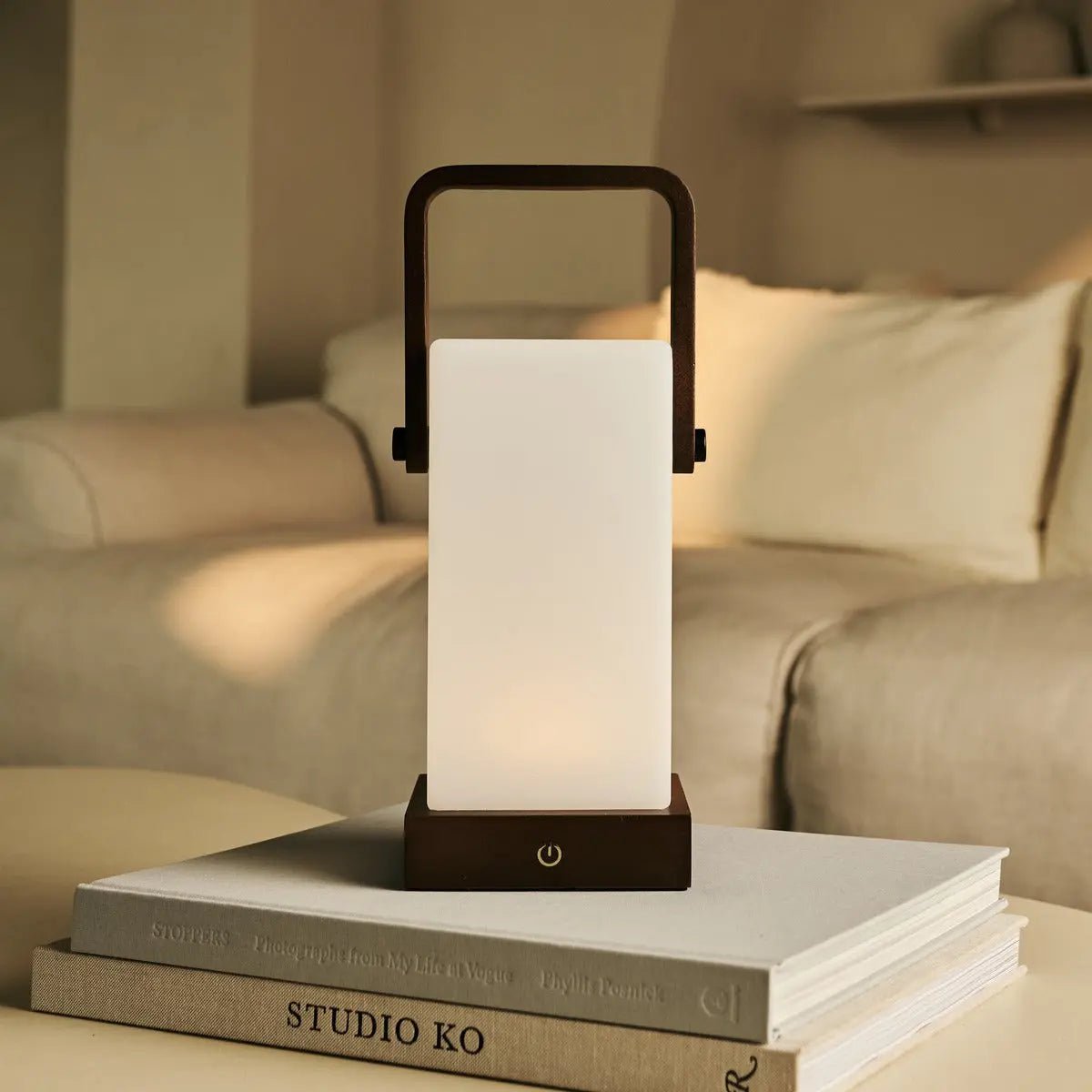 Harper Donkerbruine Houten Lamp – Snoerloze Oplaadbare Tafellamp met Handvat