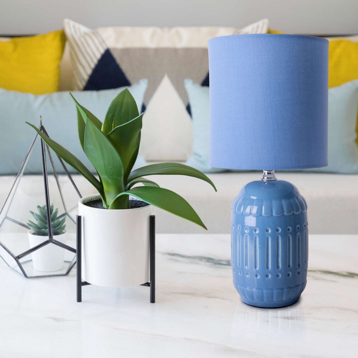 Liv · Houten tafellamp met linnen kap