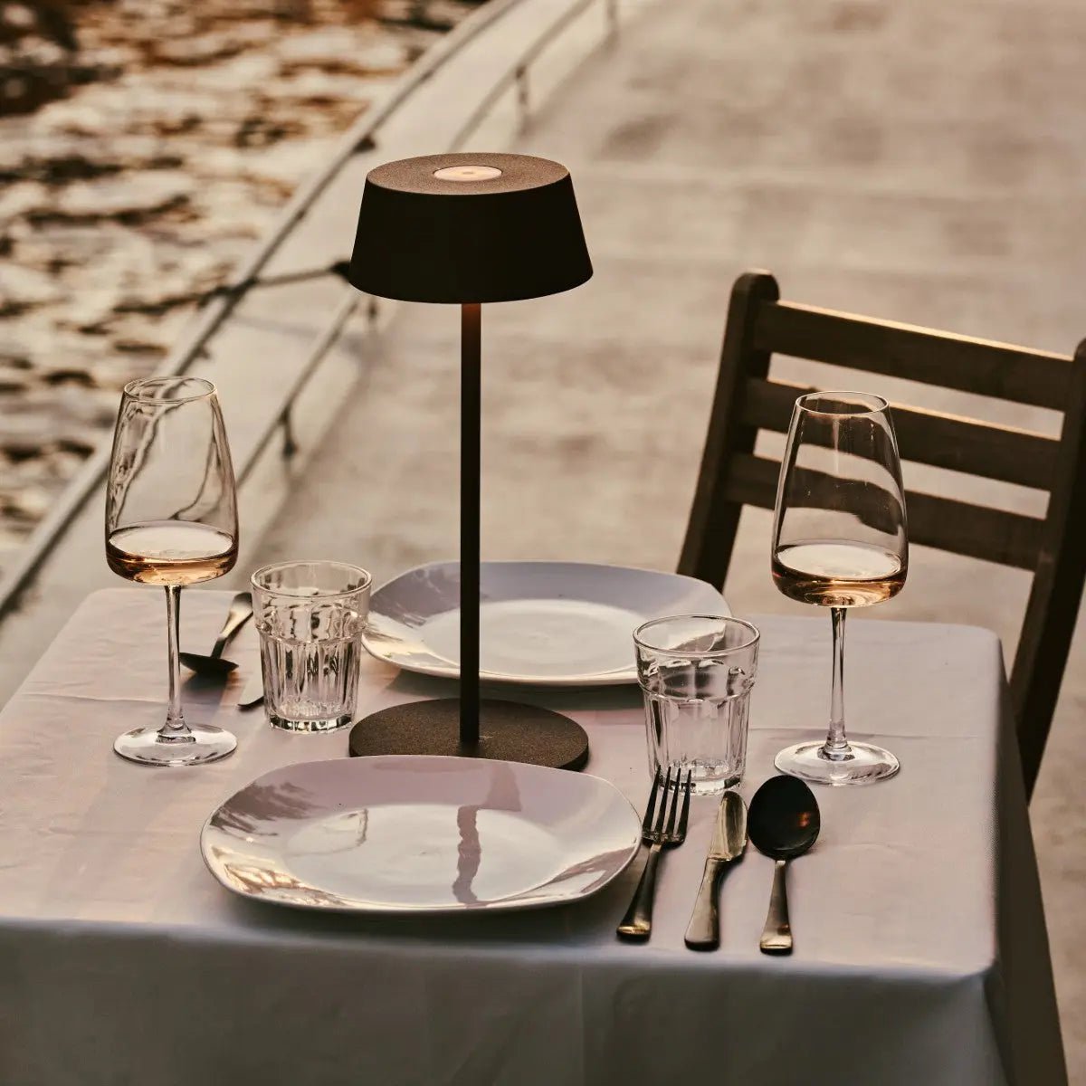 Hugo Mocha Brown oplaadbare tafellamp - Stijlvol, dimbaar en draadloos