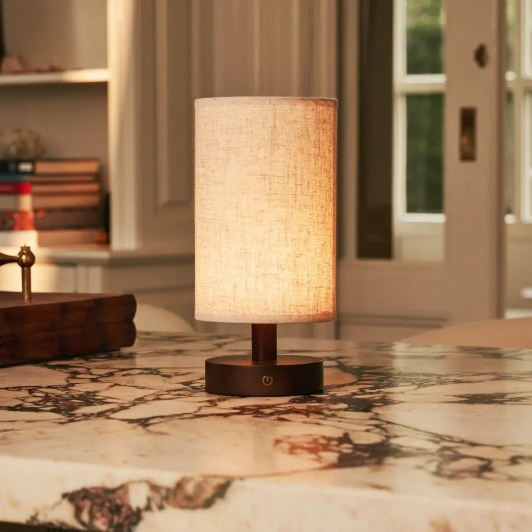 Ben donkerbruine houten tafellamp-oplaadbaar, dimbaar, USB-C aangedreven