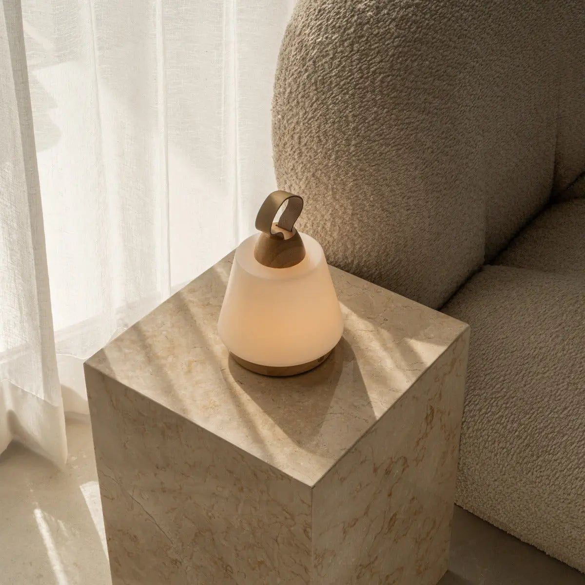 Liv lichtbruine oplaadbare lamp – lederen band, dimbaar, draadloos