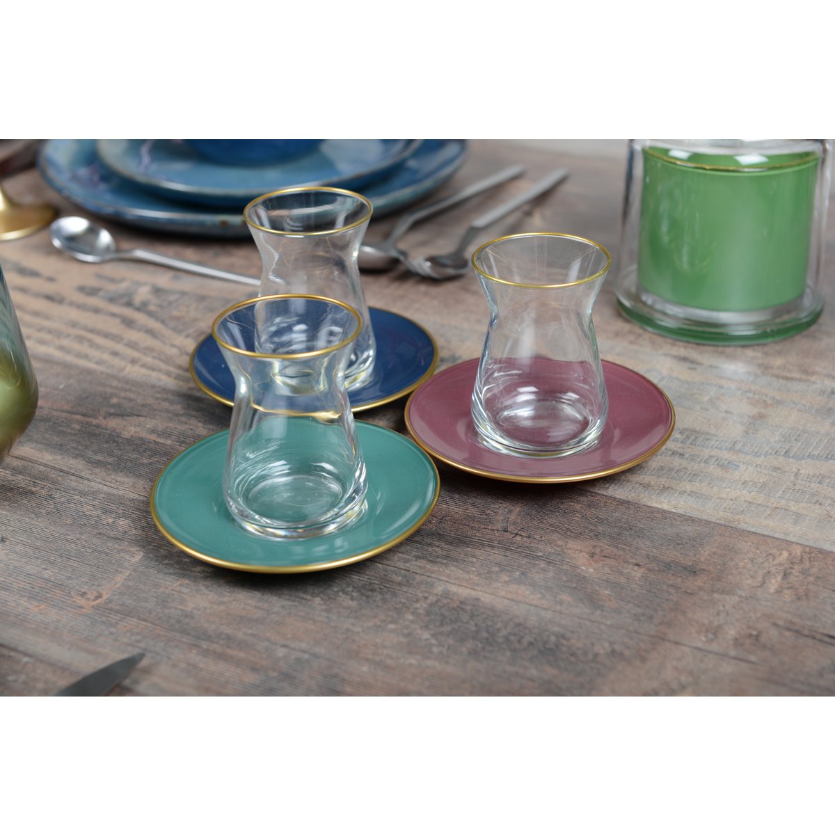 Elegante theekopjes en sub -tassus - veel van 6