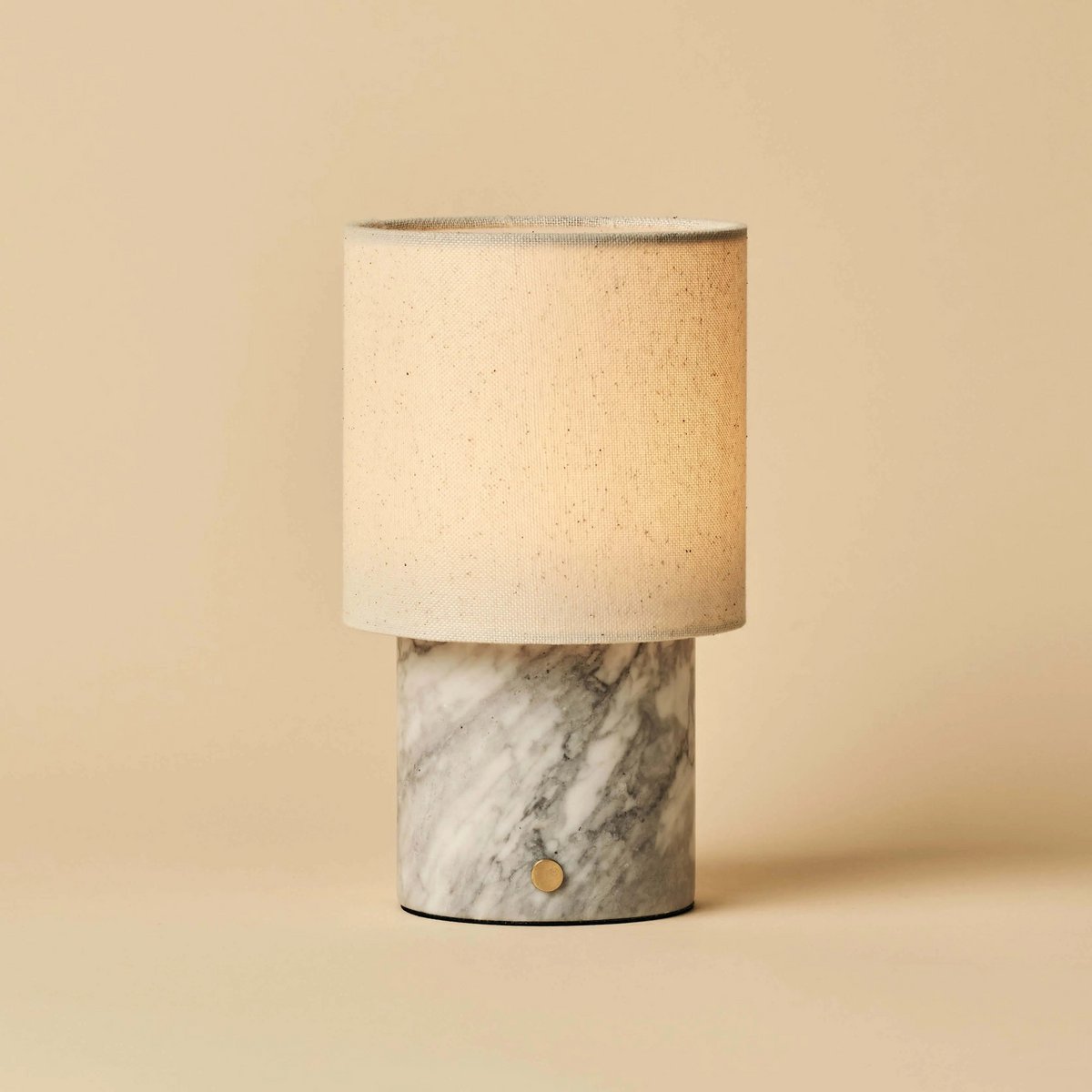 Dou White / Bianco Statuarietto - Marmeren oplaadbare tafellamp - Draadloos, 3 lichte modi en met linnen verwisselbare lampenkap
