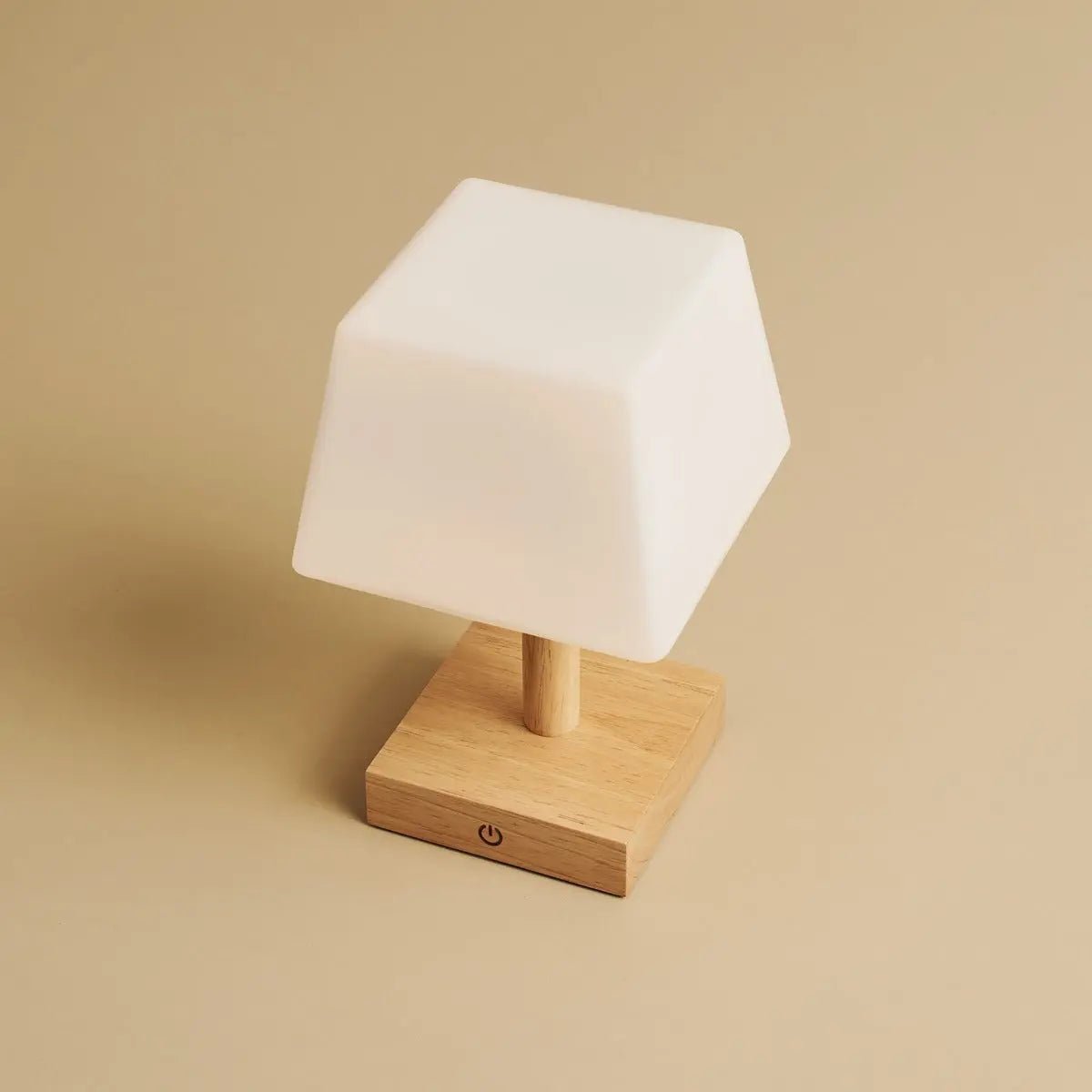 Tommy lichtbruine houten tafellamp met glas - oplaadbare, dimbare lamp, draadloze verlichting