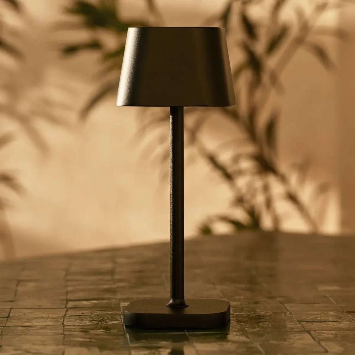 Ava Zwarte Oplaadbare Tafellamp | Slanke draadloze verlichtingsoplossing