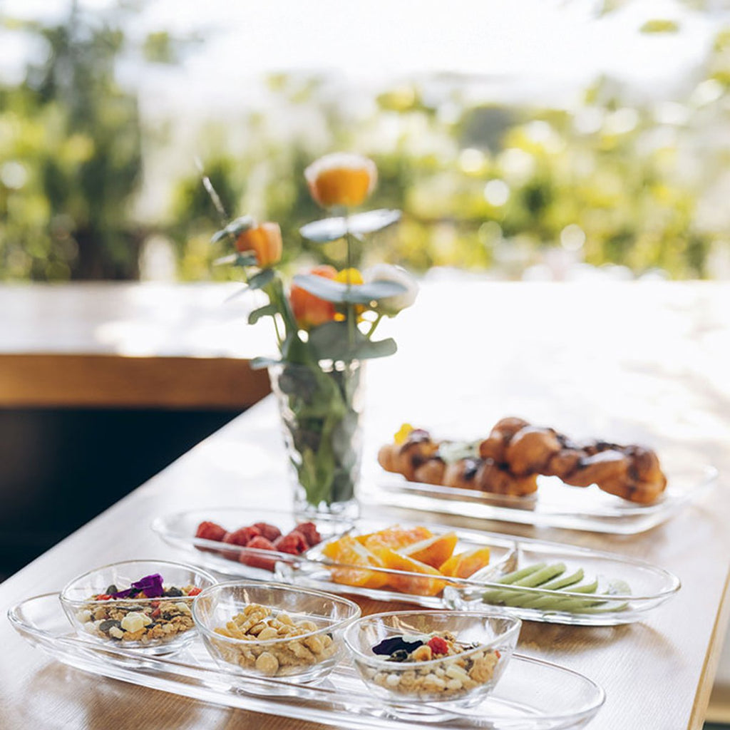 Aperitief set van 3 kopjes op transparant plateau 50 cm