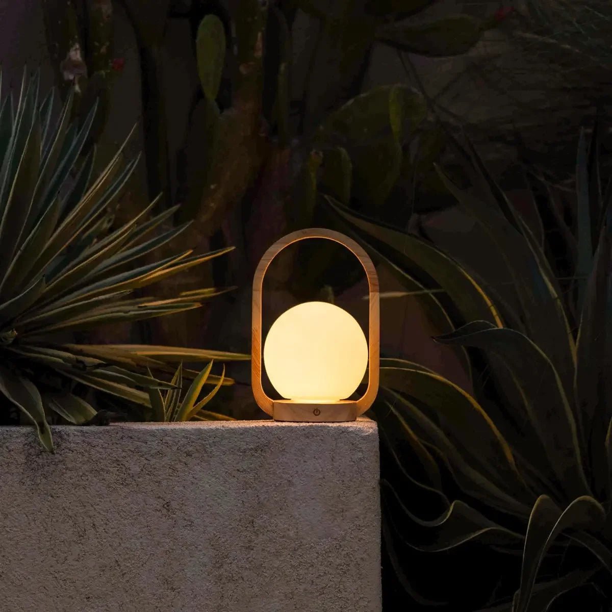 Skye Lichtbruine Houten Snoerloze Lamp | Oplaadbaar en dimbaar ontwerp